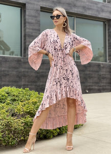 Floral midi φόρεμα ασύμμετρο με καμπάνα μανίκια - Ροζ